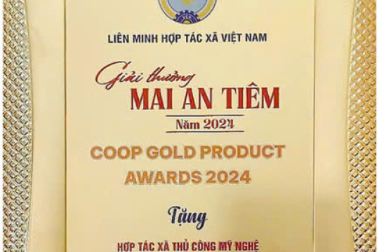 Sản phẩm mây tre lá của HTX thủ công mỹ nghệ xuất khẩu Vĩnh Phước (Ninh Hòa) vinh dự đạt giải Mai An Tiêm